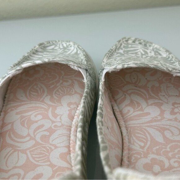 Women's Patterned Loafers - Picture 12 of 15